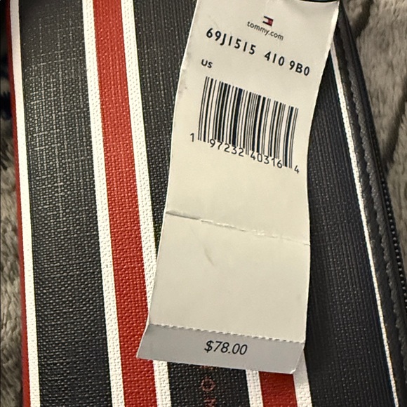 TOMMY HILFIGER WOMEN’S LARGE STRIPE ZIP WALLET - Picture 13 of 16